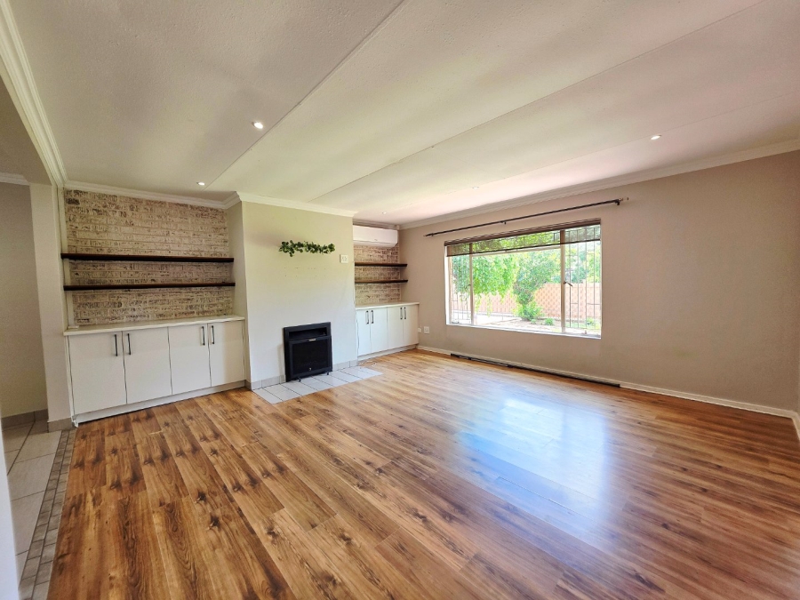 5 Bedroom Property for Sale in Pellissier Free State